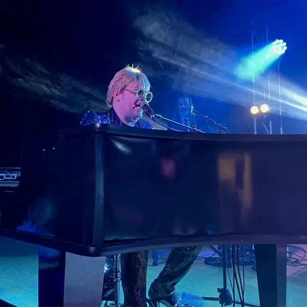Sir Elton Las Vegas show photo